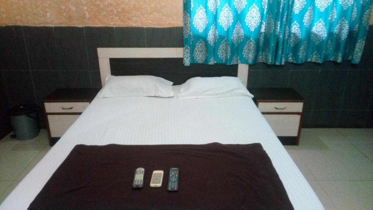 Hotel Sarang Lodge Panvel Exterior foto