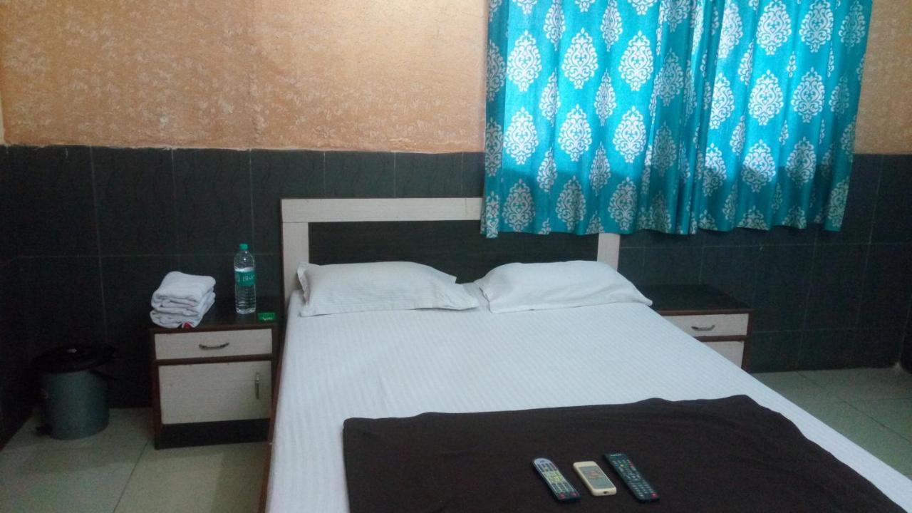 Hotel Sarang Lodge Panvel Exterior foto